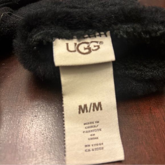 UGG Black Fur-Trimmed Gloves - Picture 6 of 6